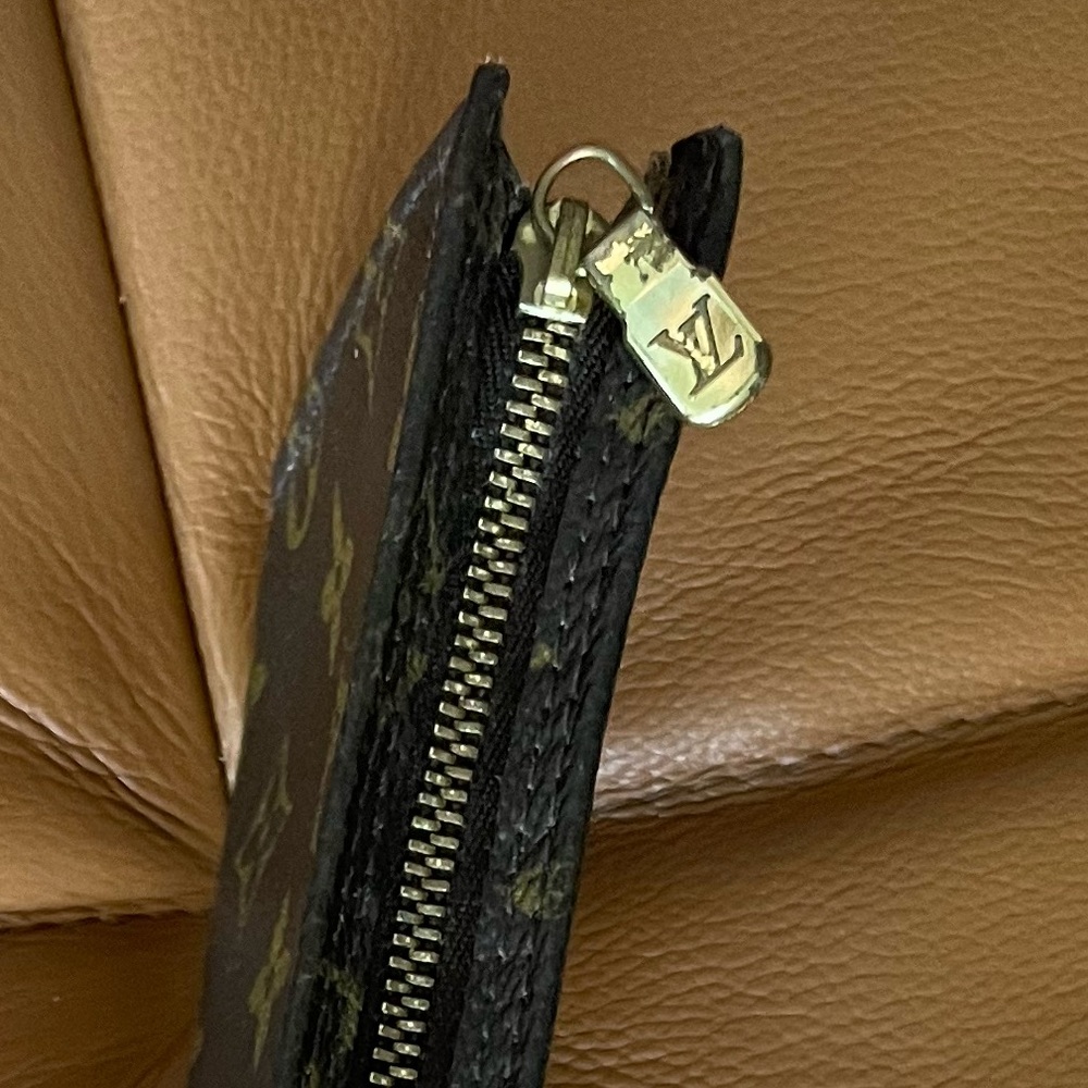 Authentic Louis Vuitton Toilette Pouch - Brown & Tan Traditional Monogram. - Picture 13 of 14